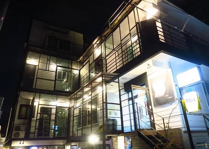 Inno & Bar Hongdae ゲストハウス 2*